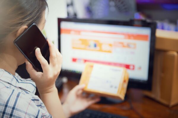 Smart Packaging in eCommerce: Tracking, Engagement, and Eco-AI